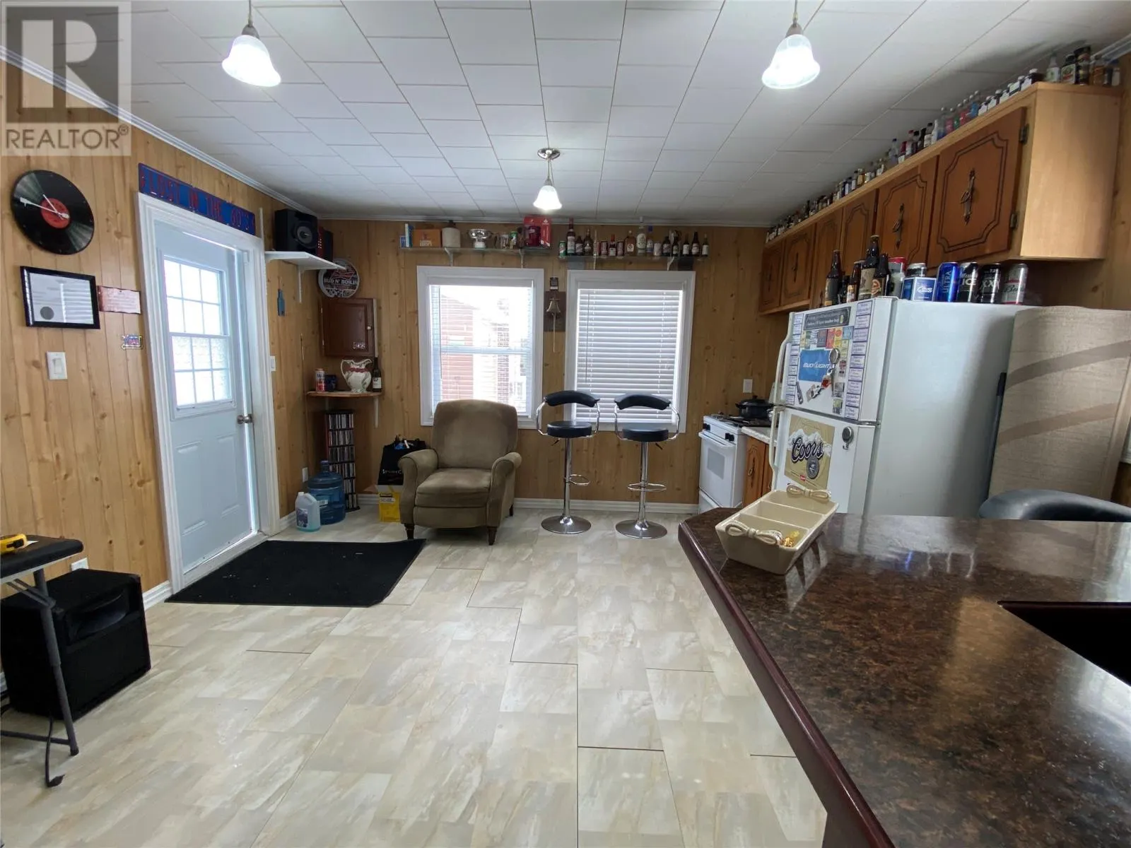 5 Snow's Pond Road