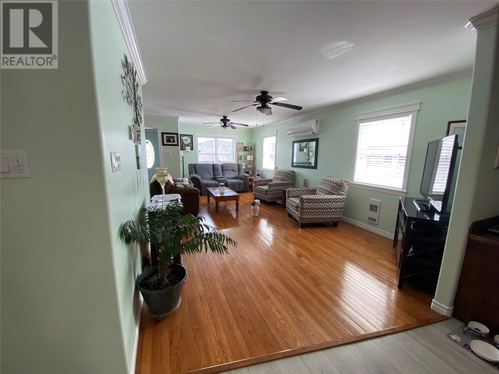 5 Snow's Pond Road