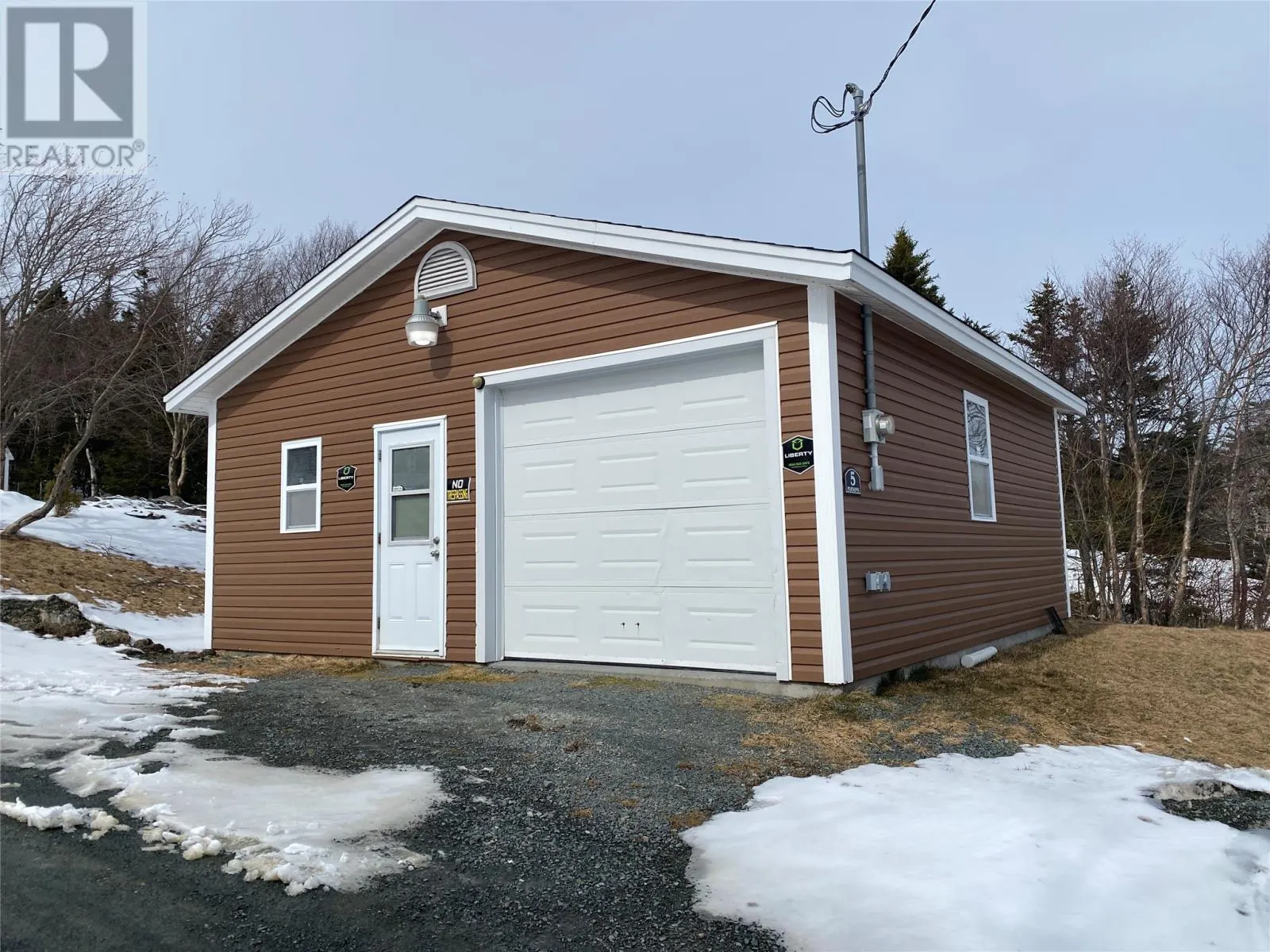 5 Snow's Pond Road