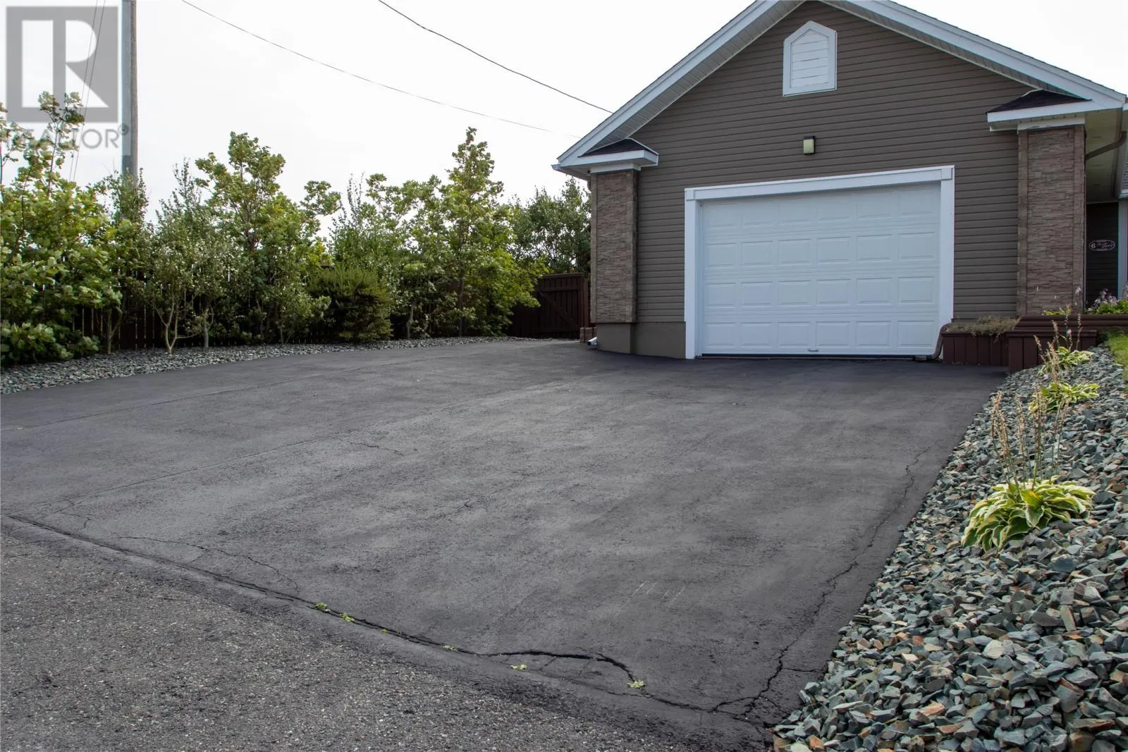 6 Heath Crescent