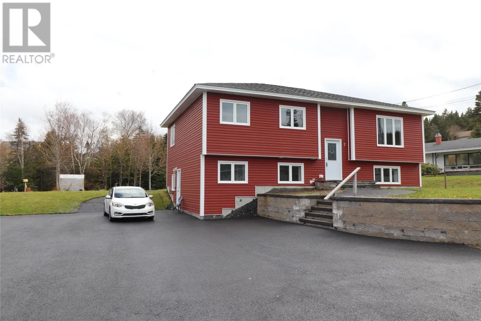 7 Squires Road
