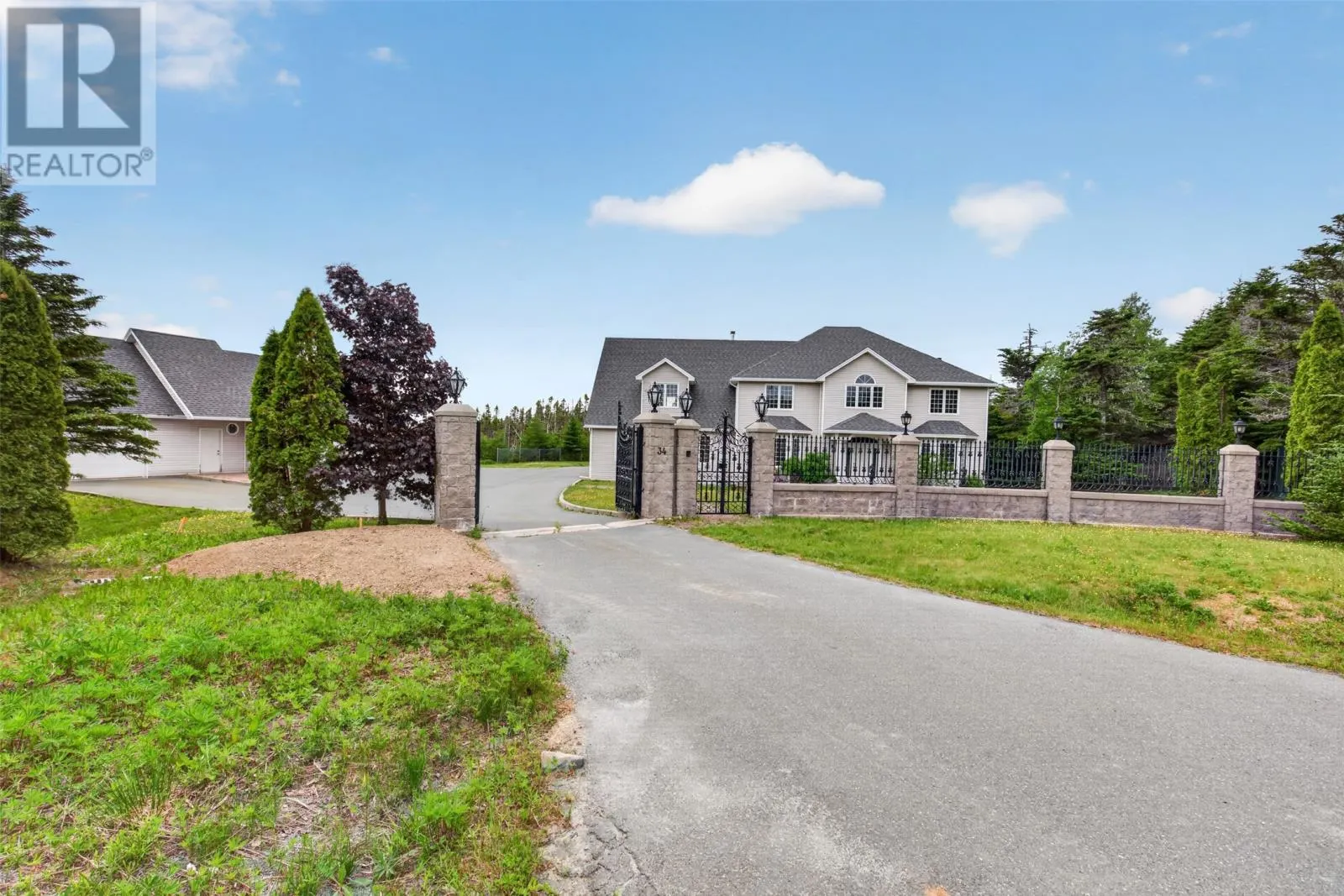 34 OLIVERS POND Place