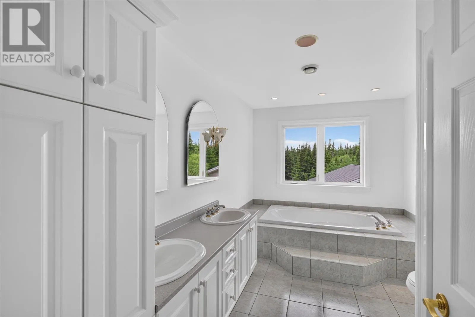 34 OLIVERS POND Place
