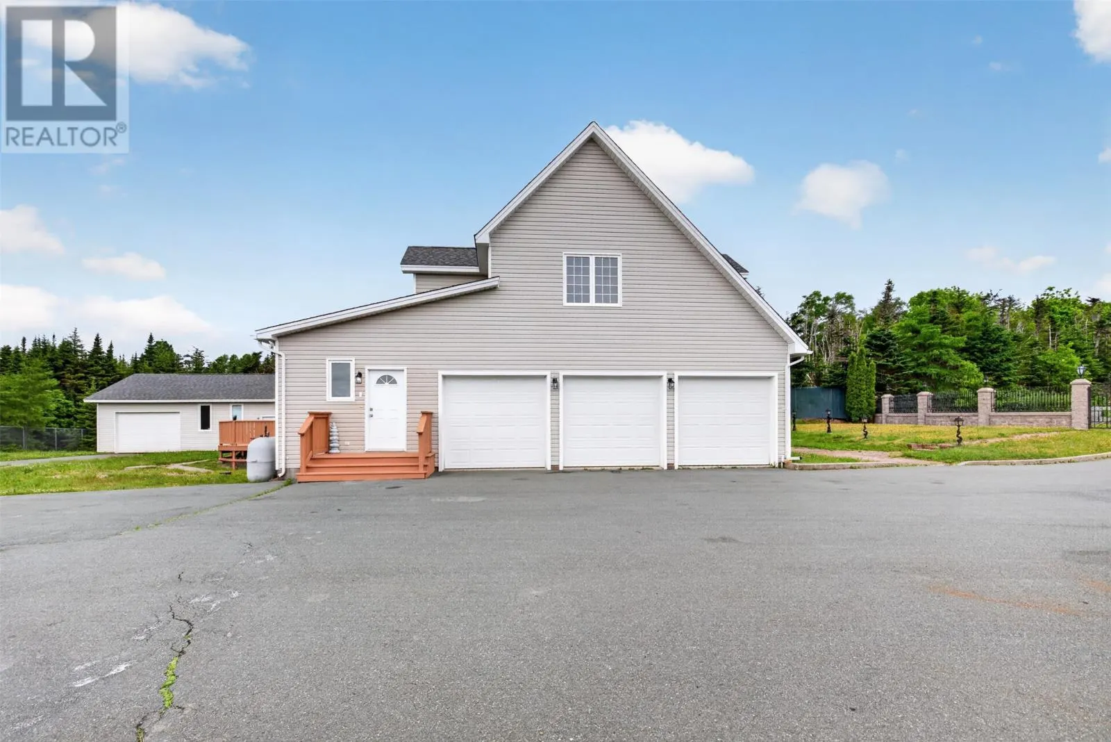 34 OLIVERS POND Place