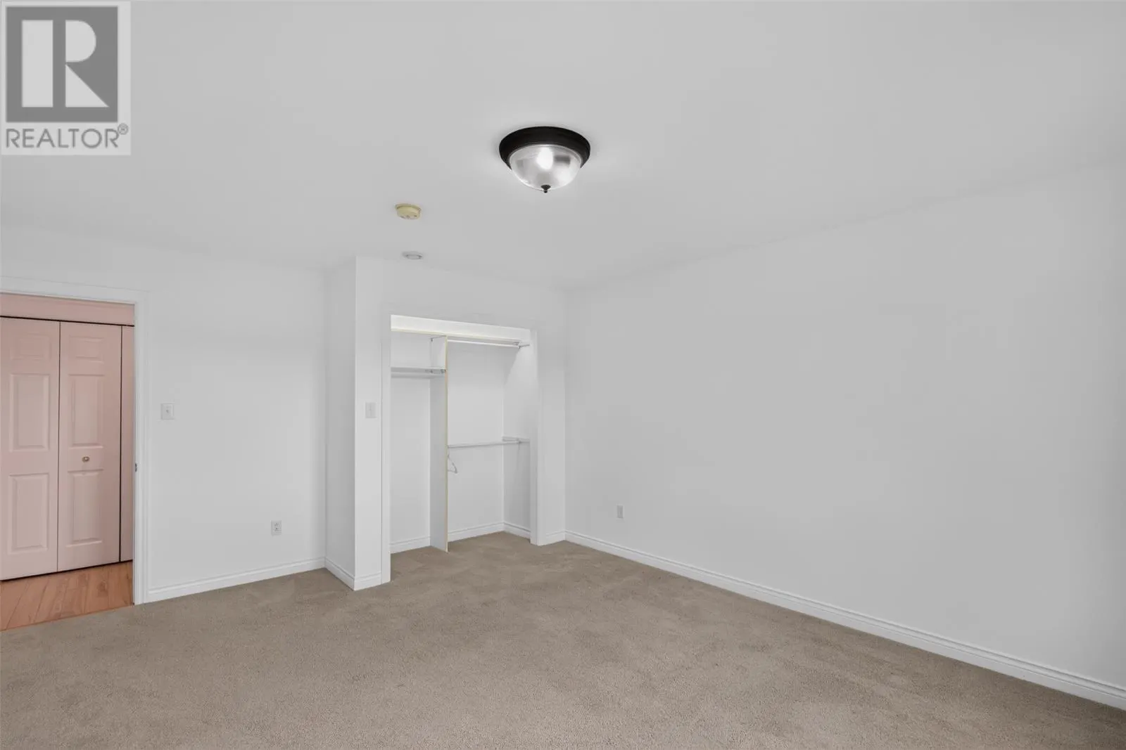 34 OLIVERS POND Place