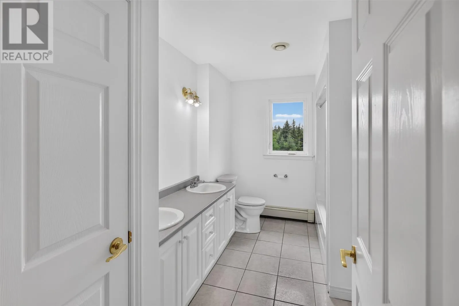 34 OLIVERS POND Place