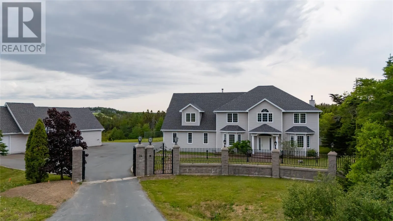 34 OLIVERS POND Place