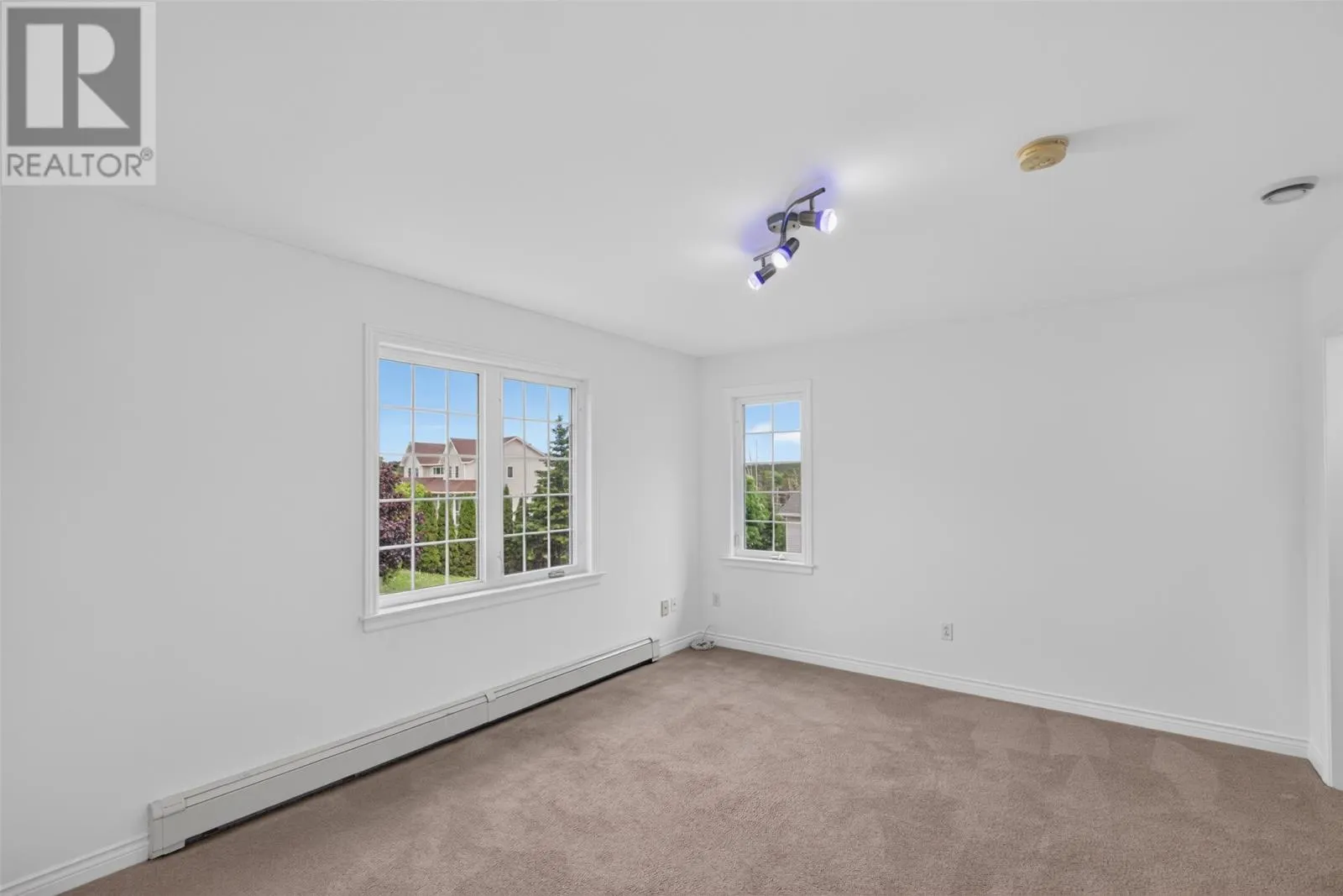 34 OLIVERS POND Place