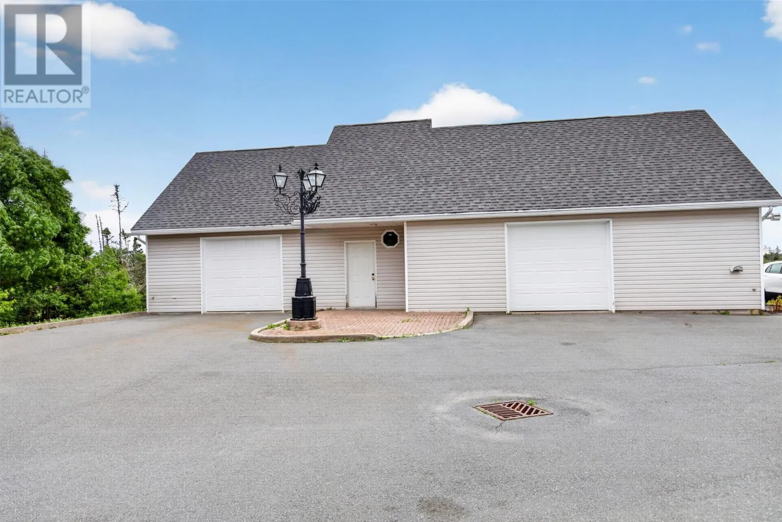 34 OLIVERS POND Place
