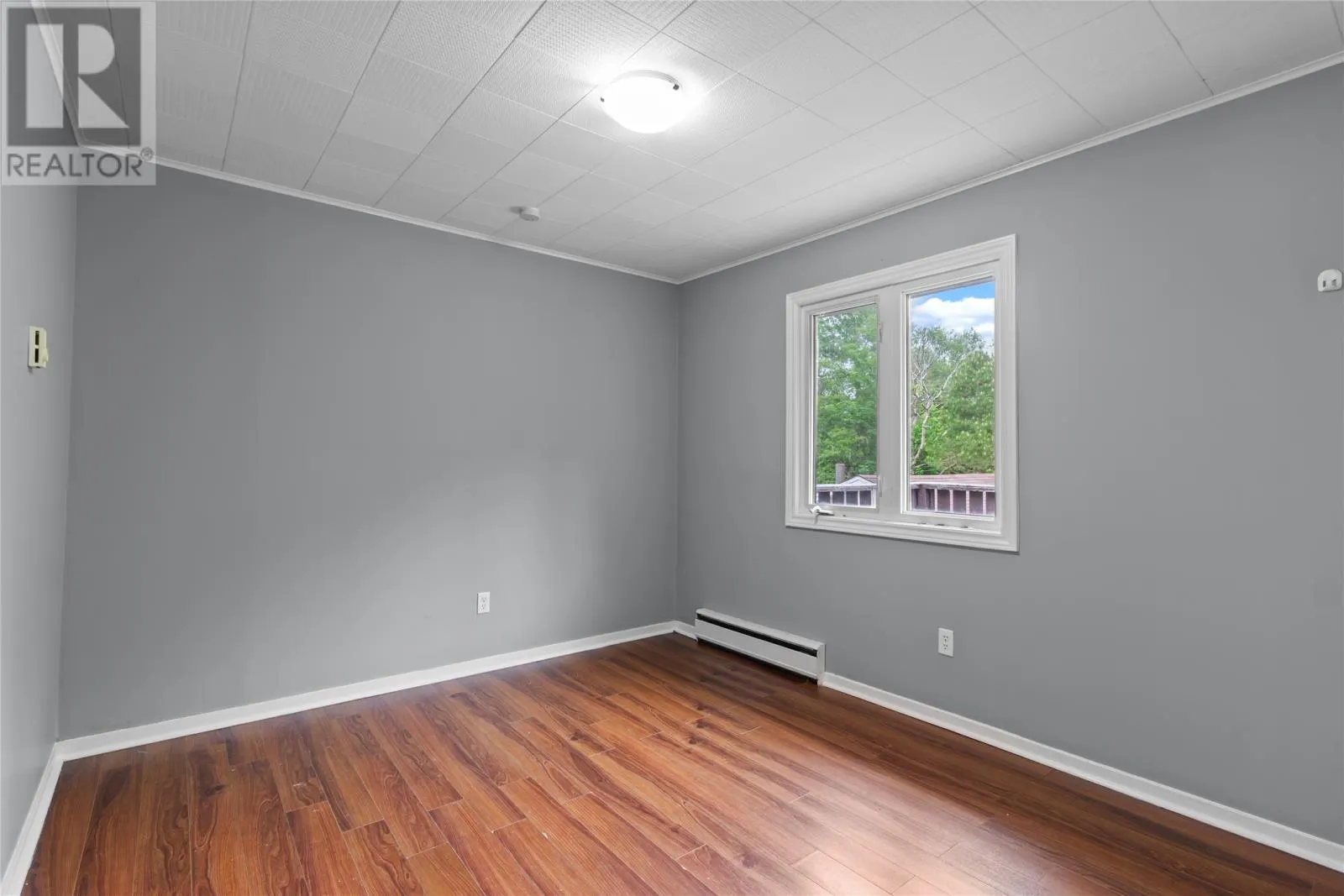 6 Riverview Avenue