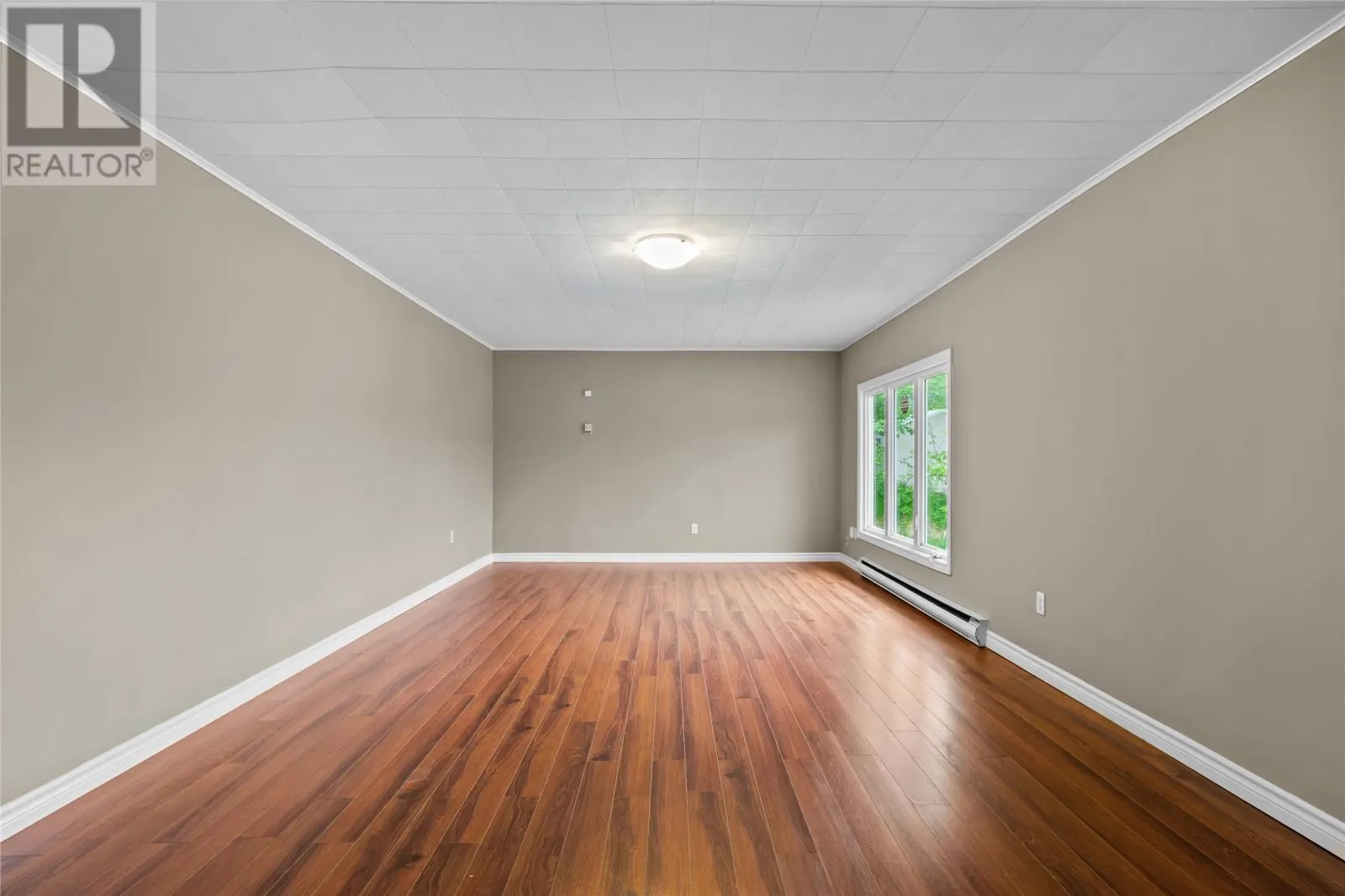 6 Riverview Avenue