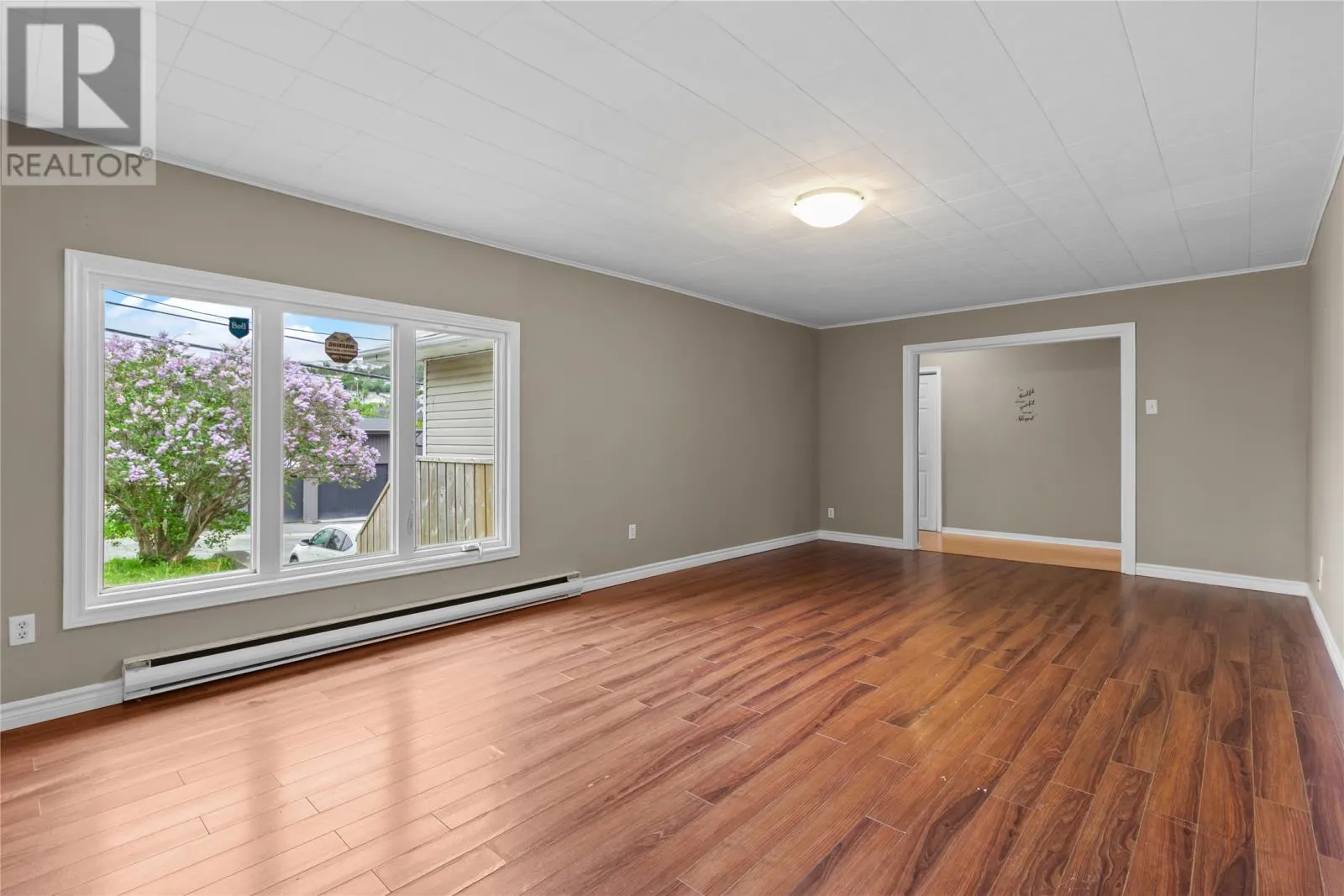 6 Riverview Avenue