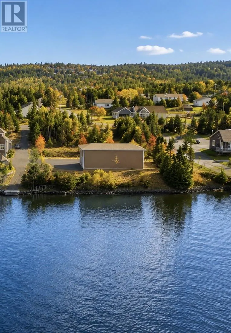 8 Northside Crescent