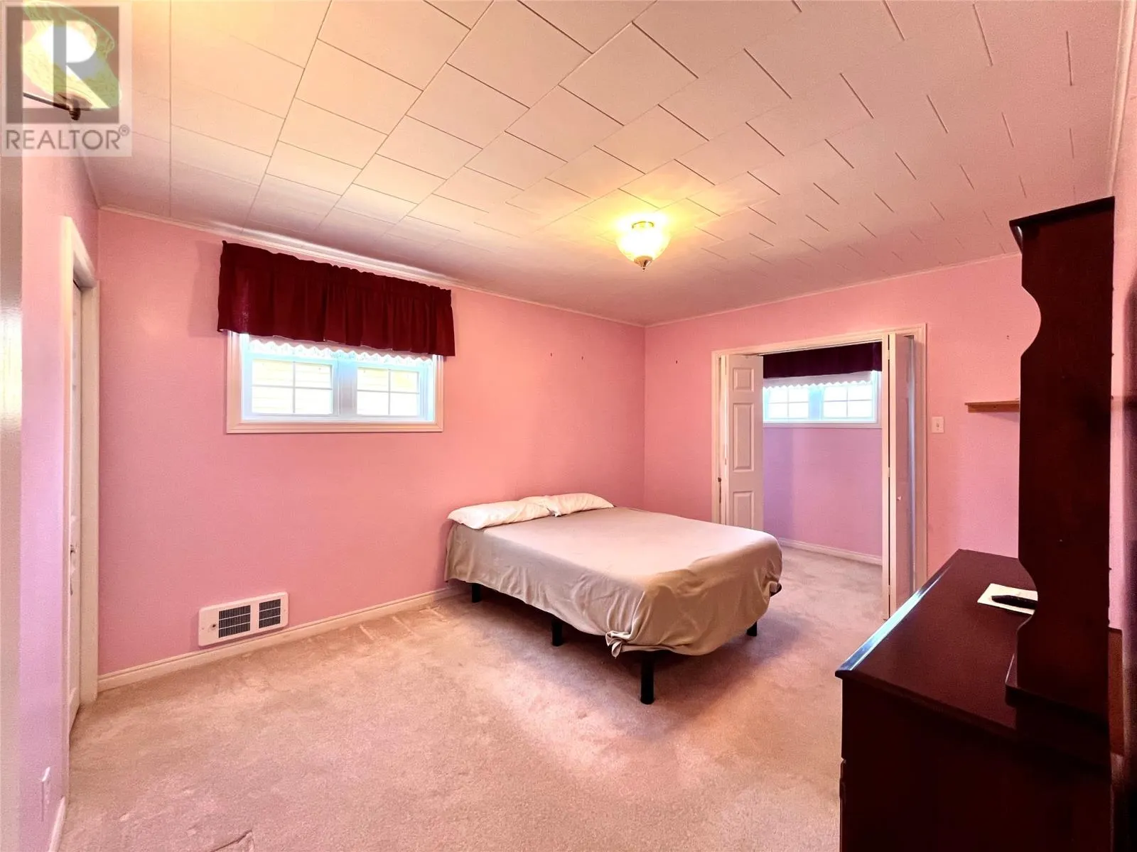 8 Evergreen Avenue