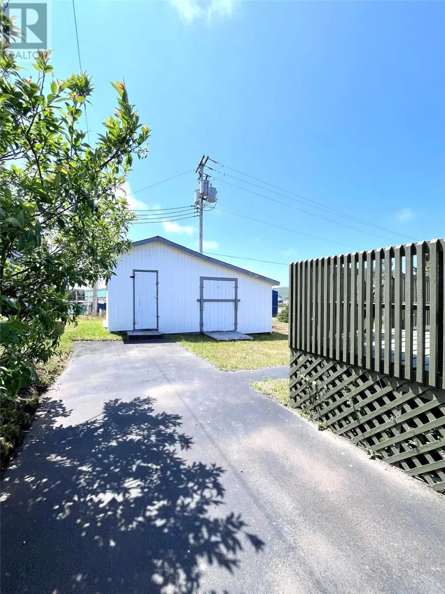 8 Evergreen Avenue