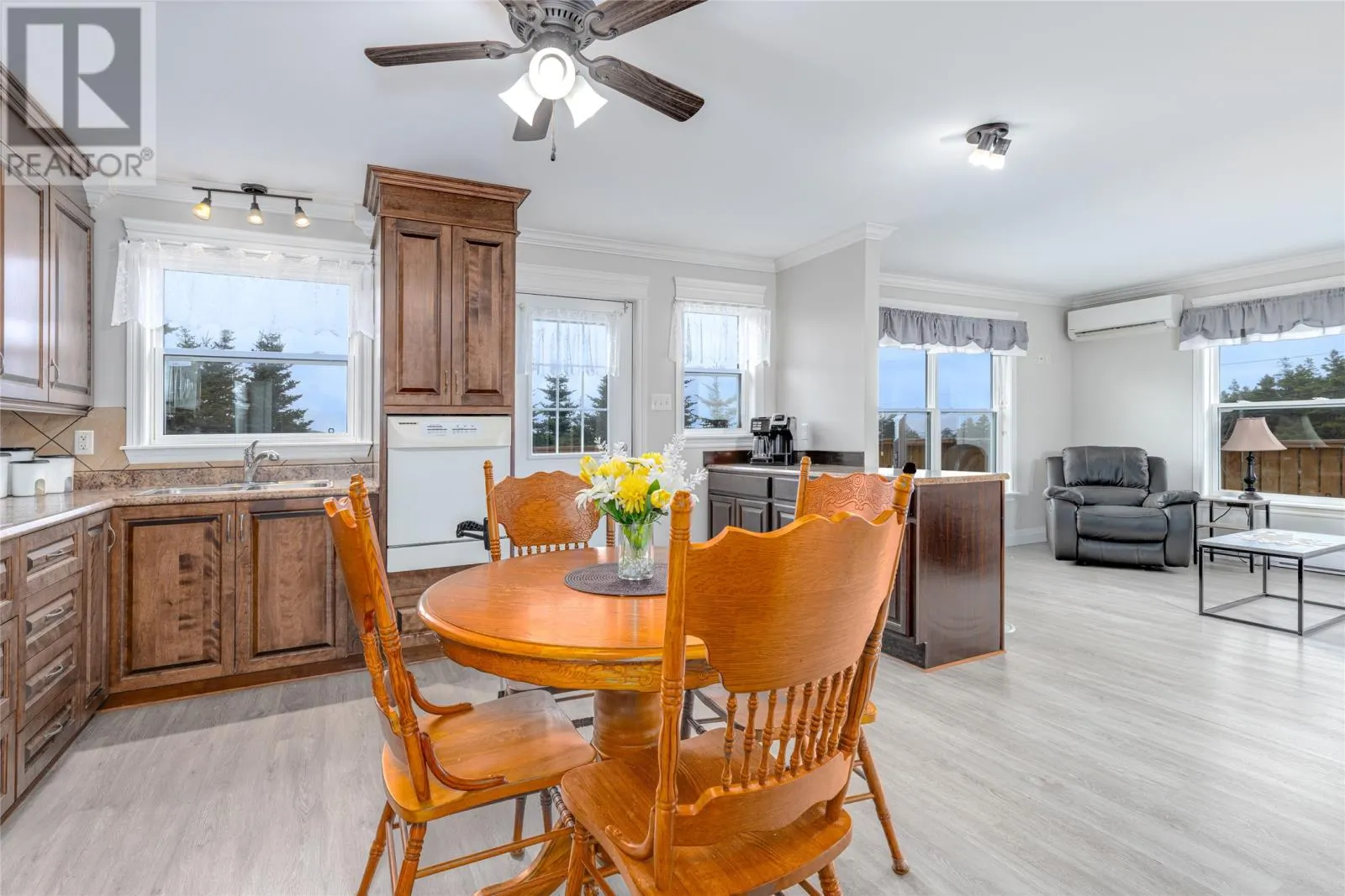 24 Meetinghouse Road