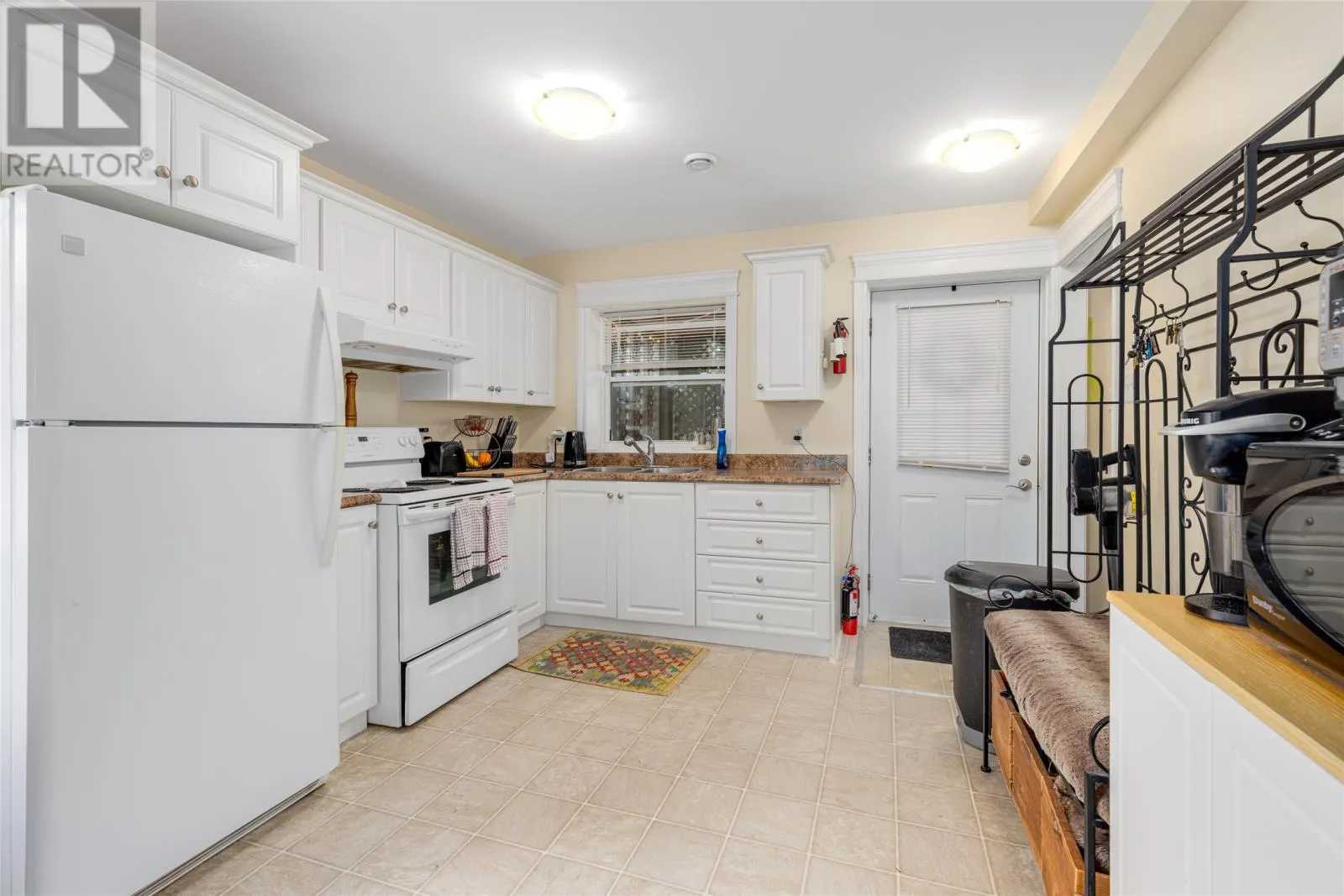 24 Meetinghouse Road