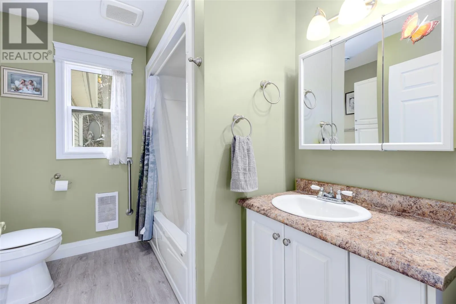 24 Meetinghouse Road