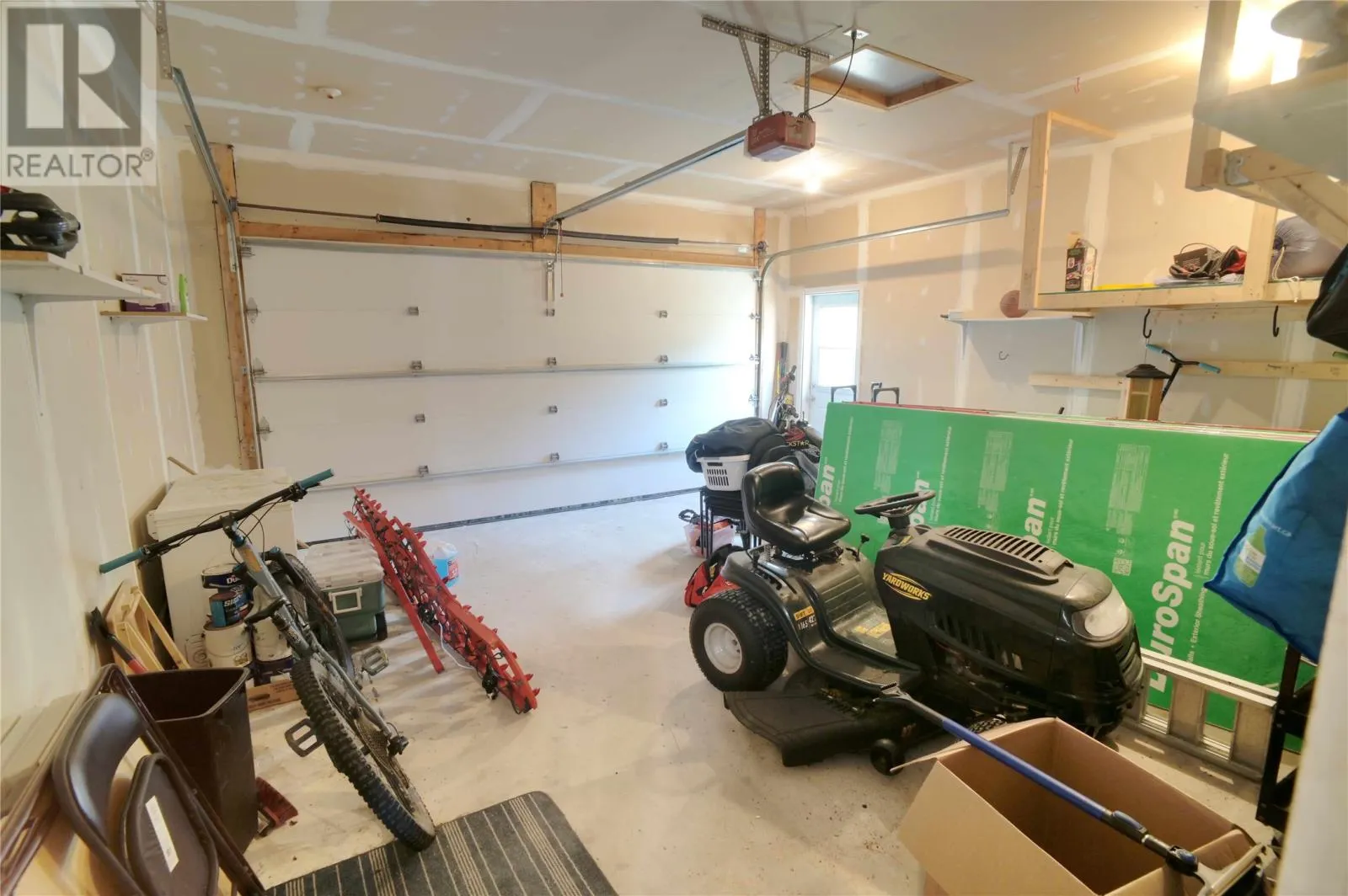 32 Abbotts Road