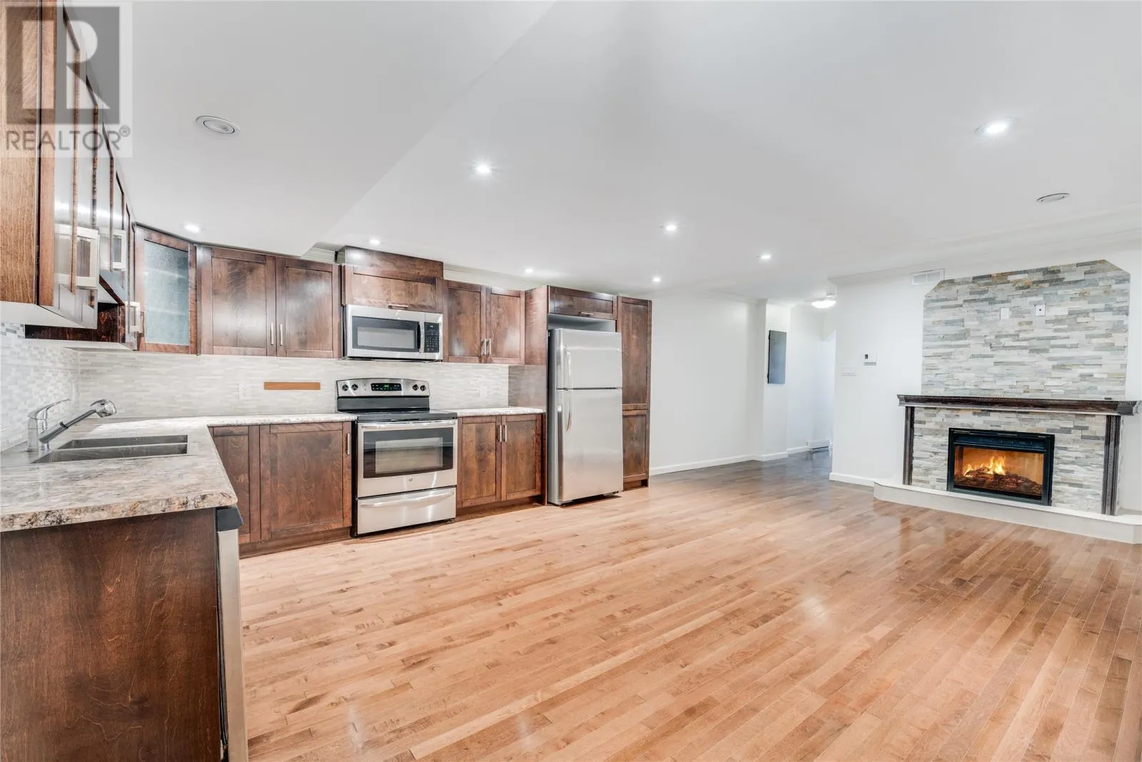 239 Craigmillar Avenue Unit#103 #103