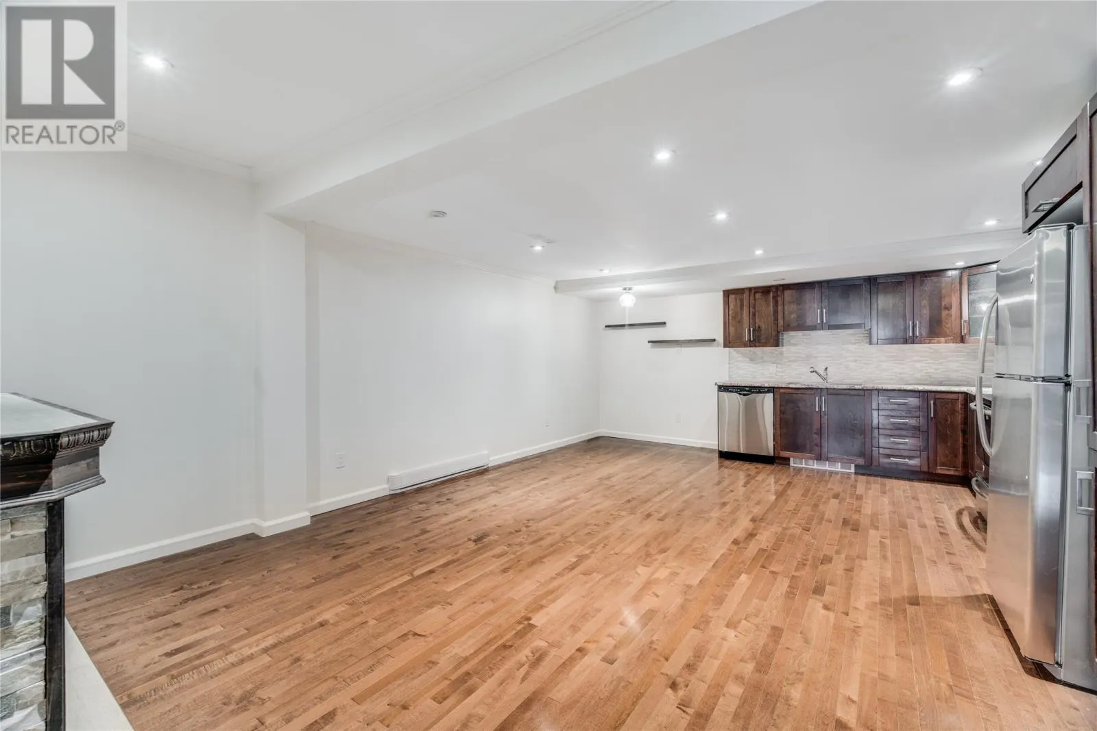 239 Craigmillar Avenue Unit#103 #103