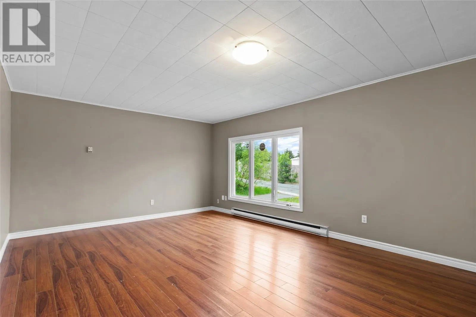 6 Riverview Avenue