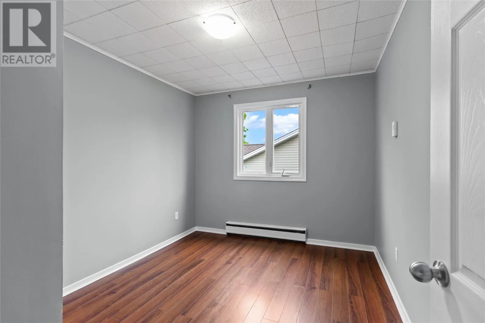 6 Riverview Avenue