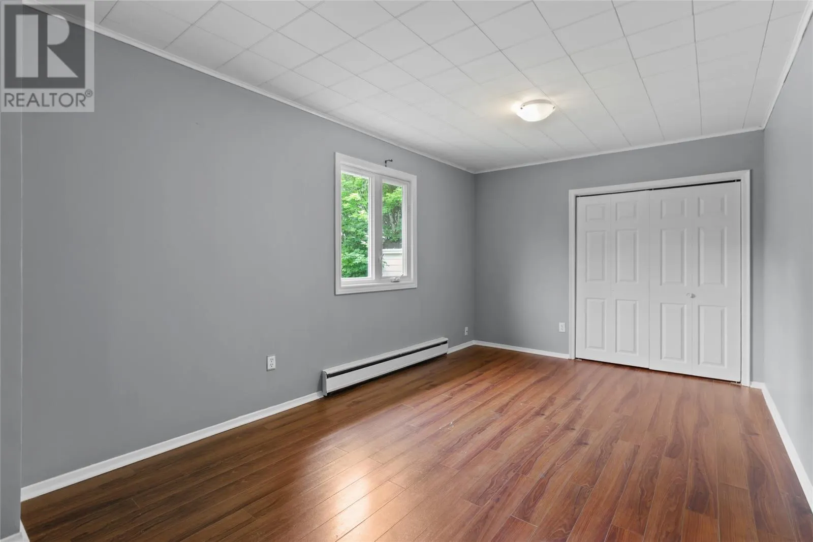 6 Riverview Avenue