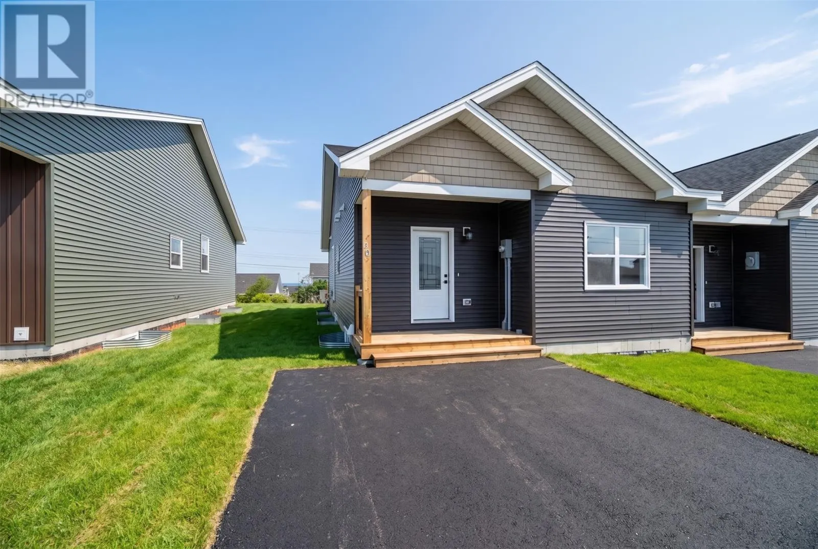 28 Tulip Ridge Boulevard