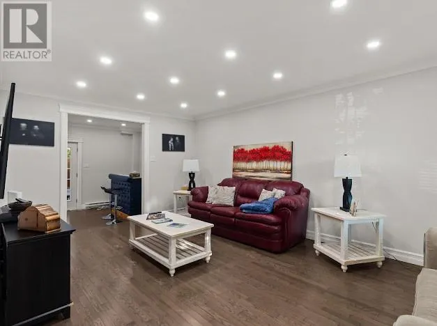 11 Chaytors Place