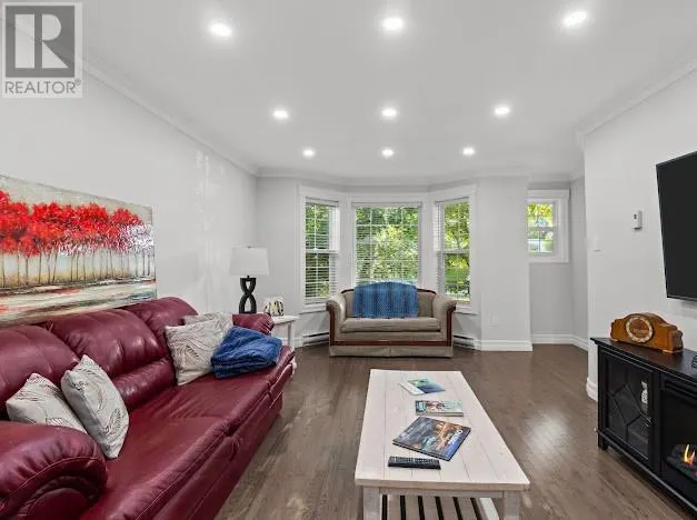 11 Chaytors Place
