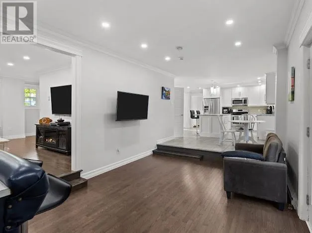 11 Chaytors Place