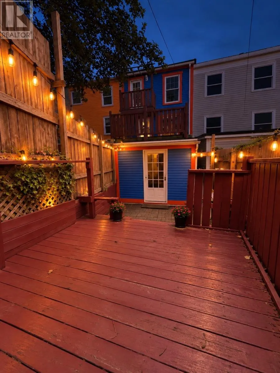 15 Colonial Street