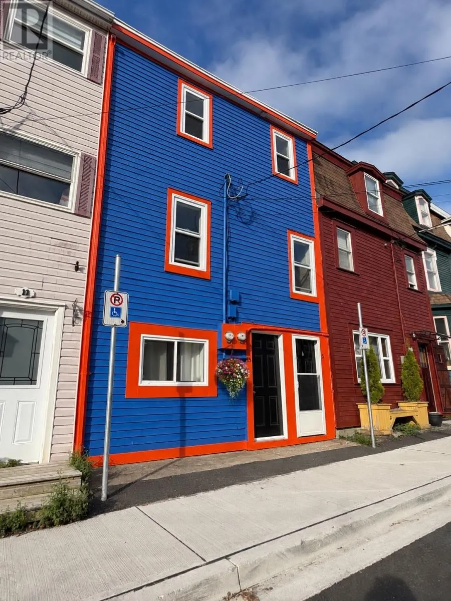 15 Colonial Street