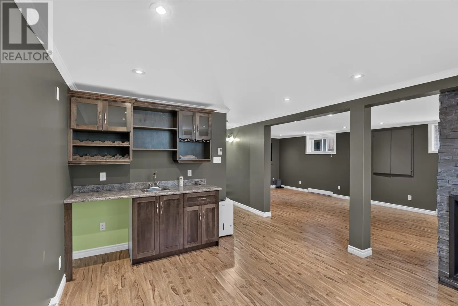 21 Eastmeadows Crescent