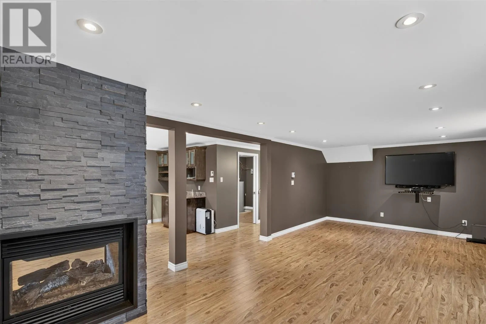21 Eastmeadows Crescent