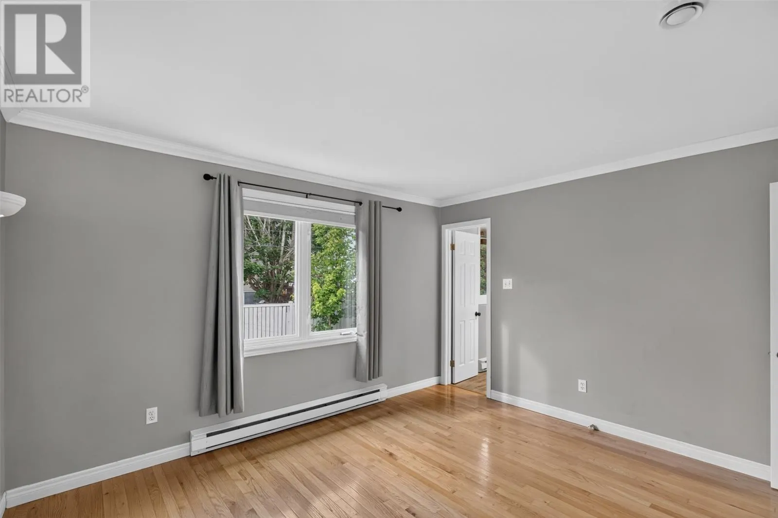 21 Eastmeadows Crescent