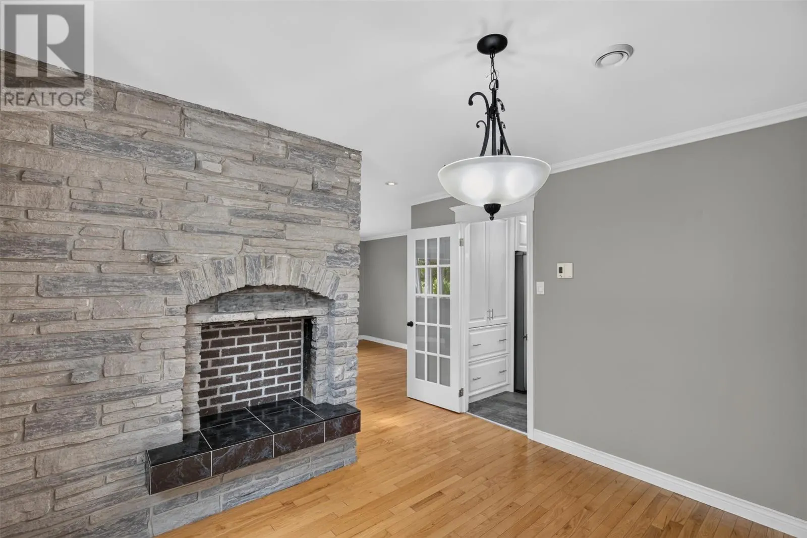 21 Eastmeadows Crescent