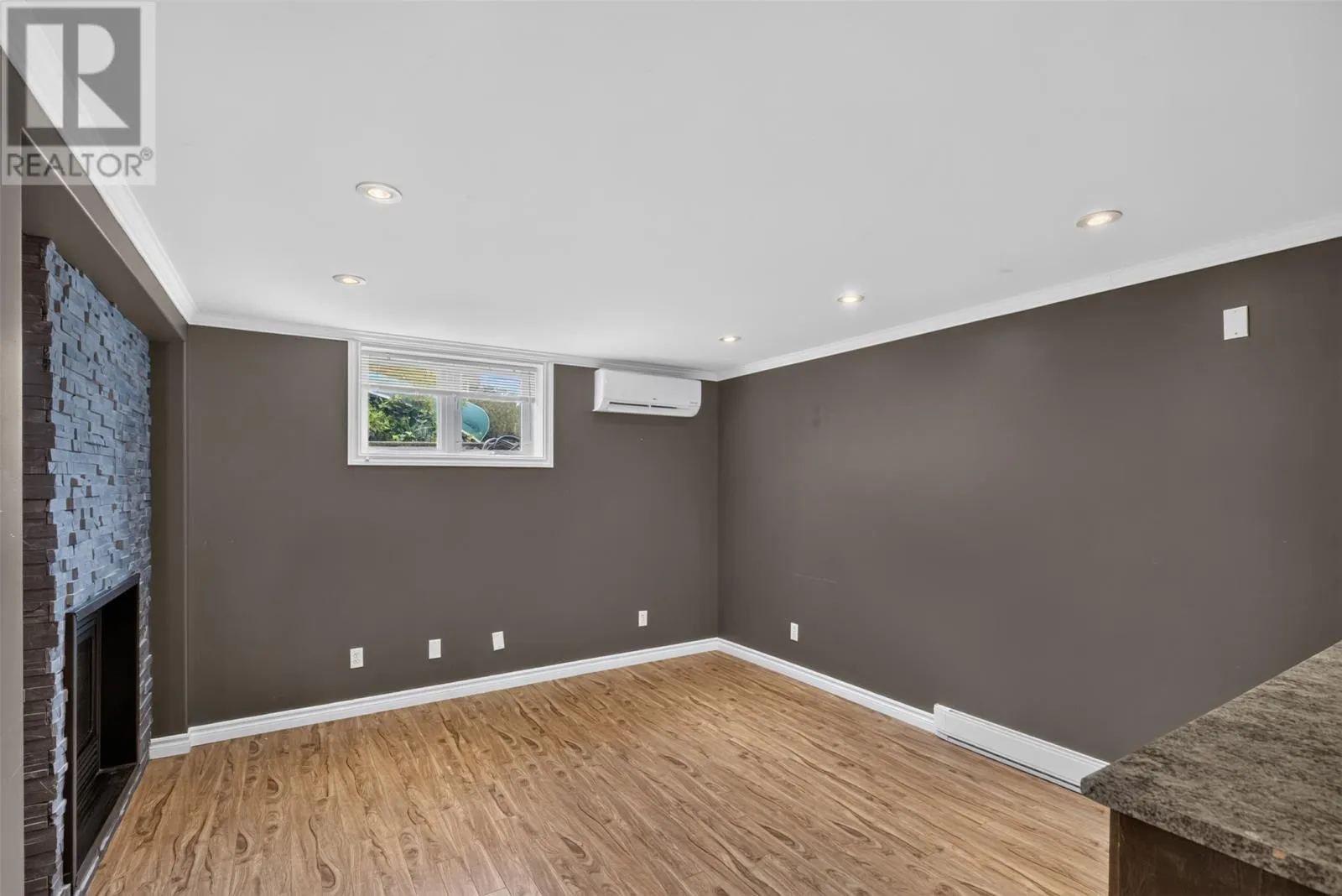 21 Eastmeadows Crescent