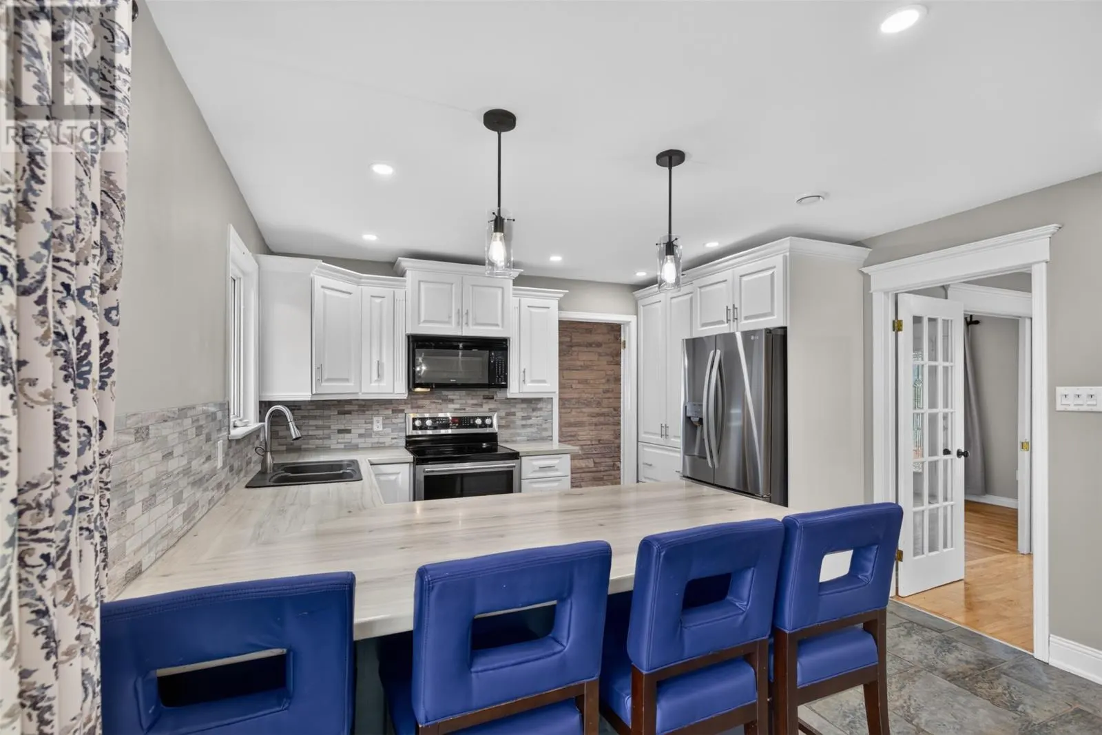 21 Eastmeadows Crescent