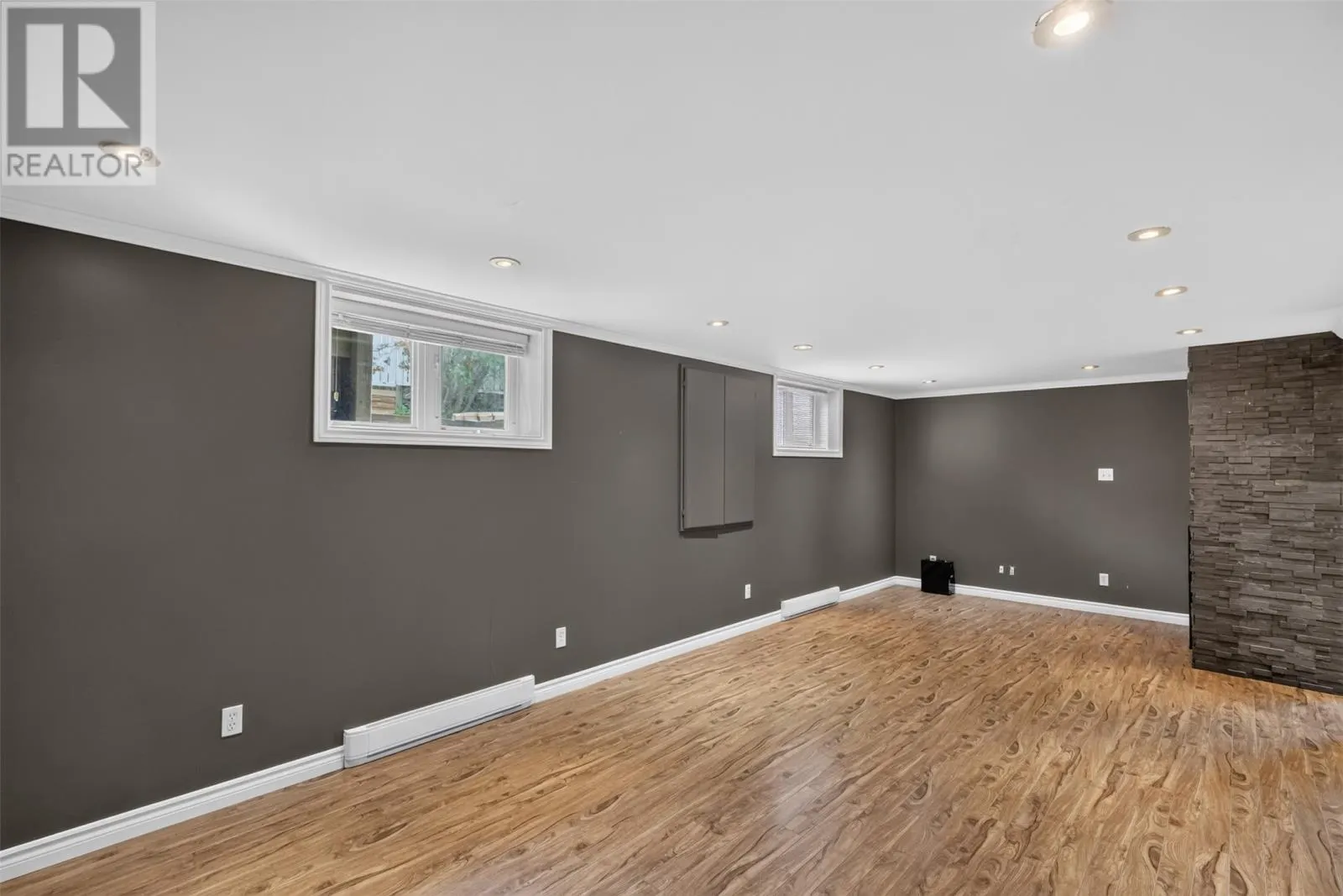 21 Eastmeadows Crescent