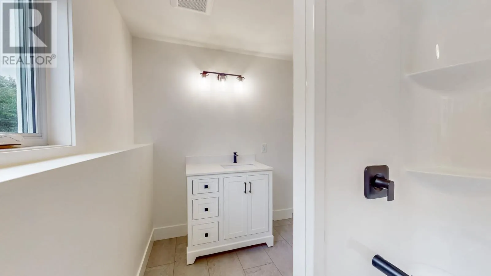 33 Gosses & Rogers Crescent