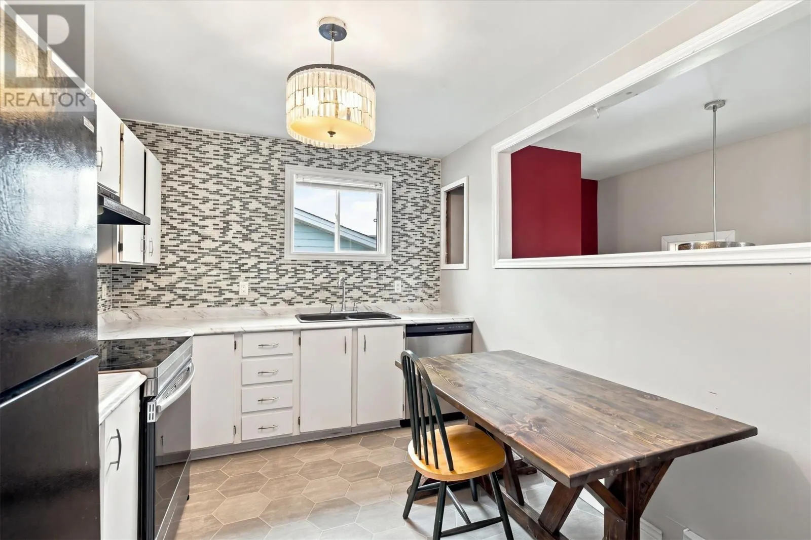 6 Simcoe Drive