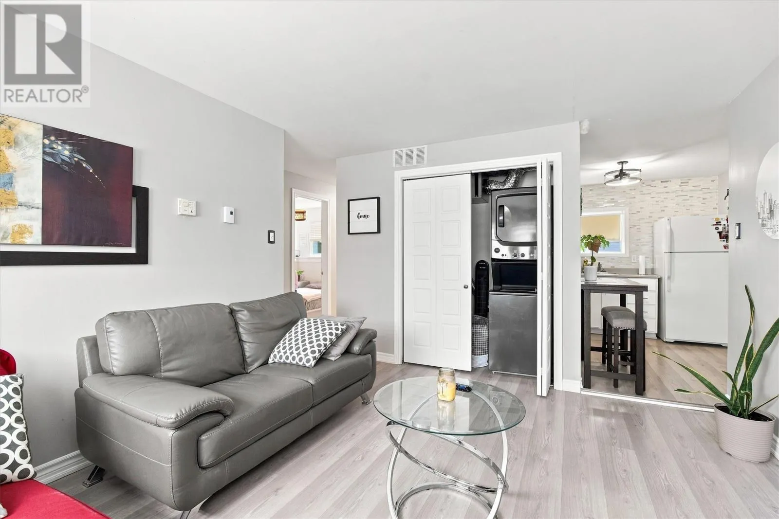 6 Simcoe Drive