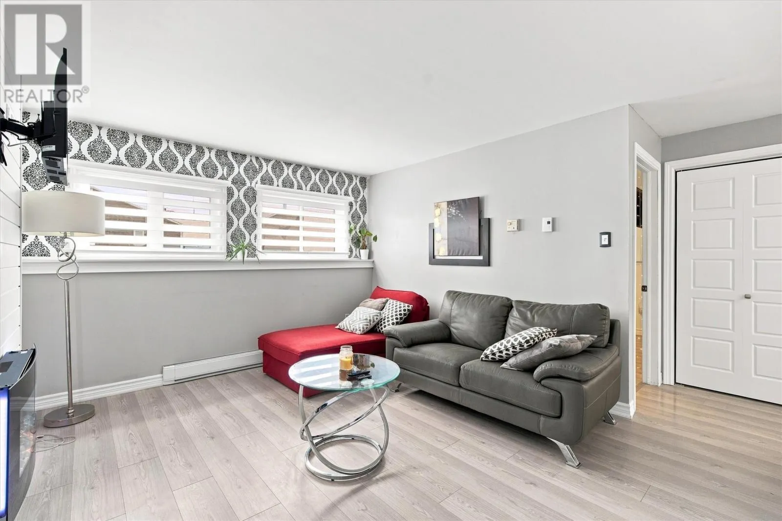 6 Simcoe Drive