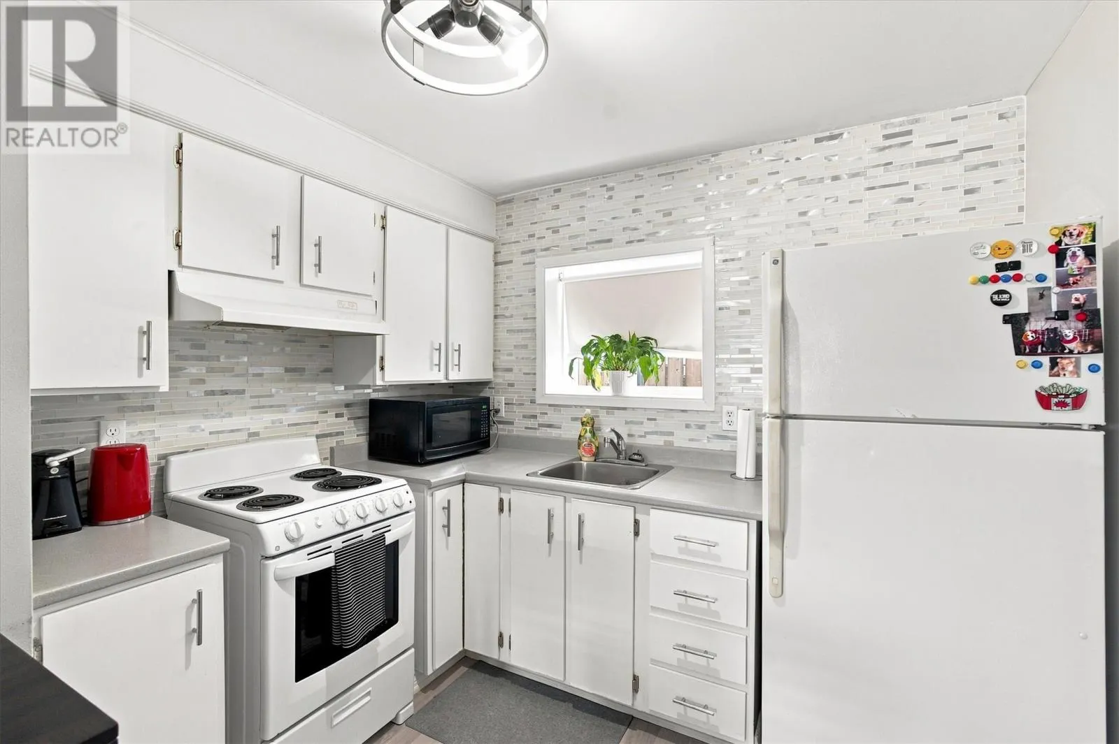 6 Simcoe Drive