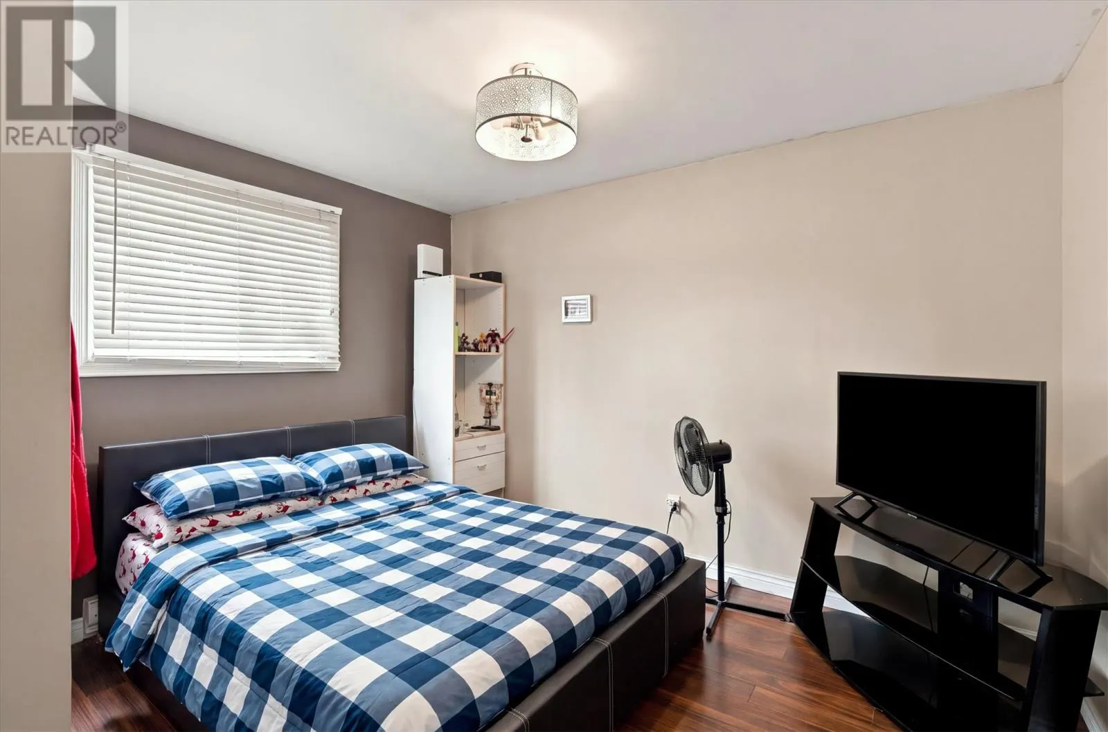 6 Simcoe Drive