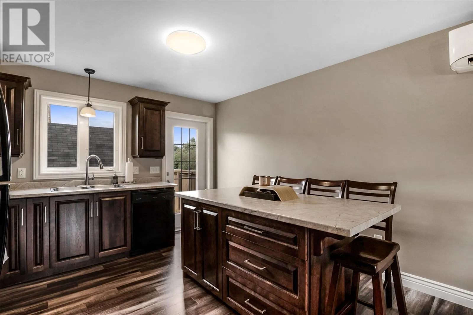 5 Chatwood Crescent