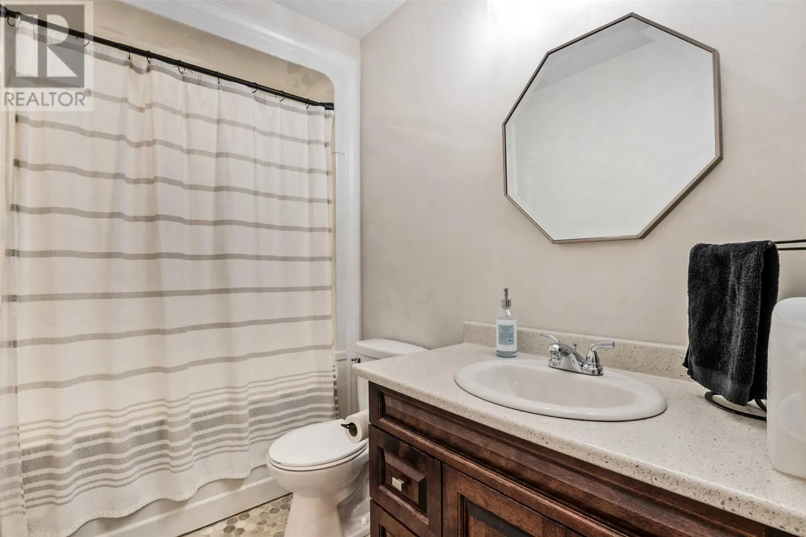 5 Chatwood Crescent