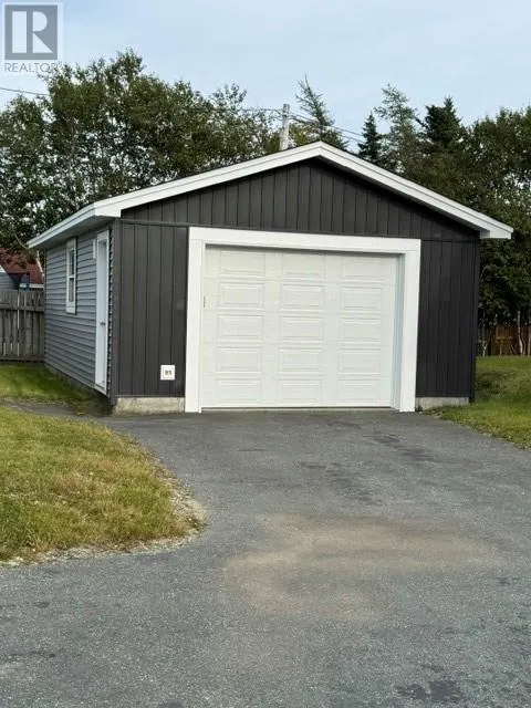 35 Treetop Drive